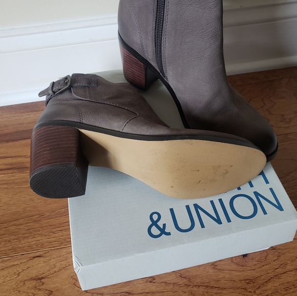 Booties - Picture 4 of 5